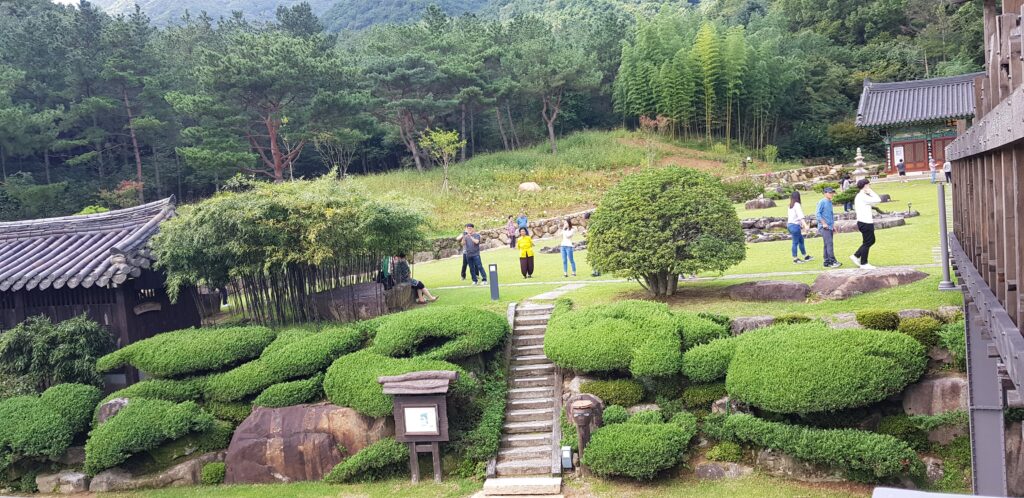 산청수선사의 아름다운 정원